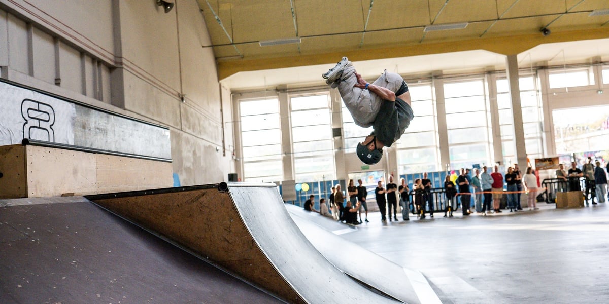 Wro Trick Dżem 2026 we Wrocławiu. Zawodnik w imponującym wyskoku