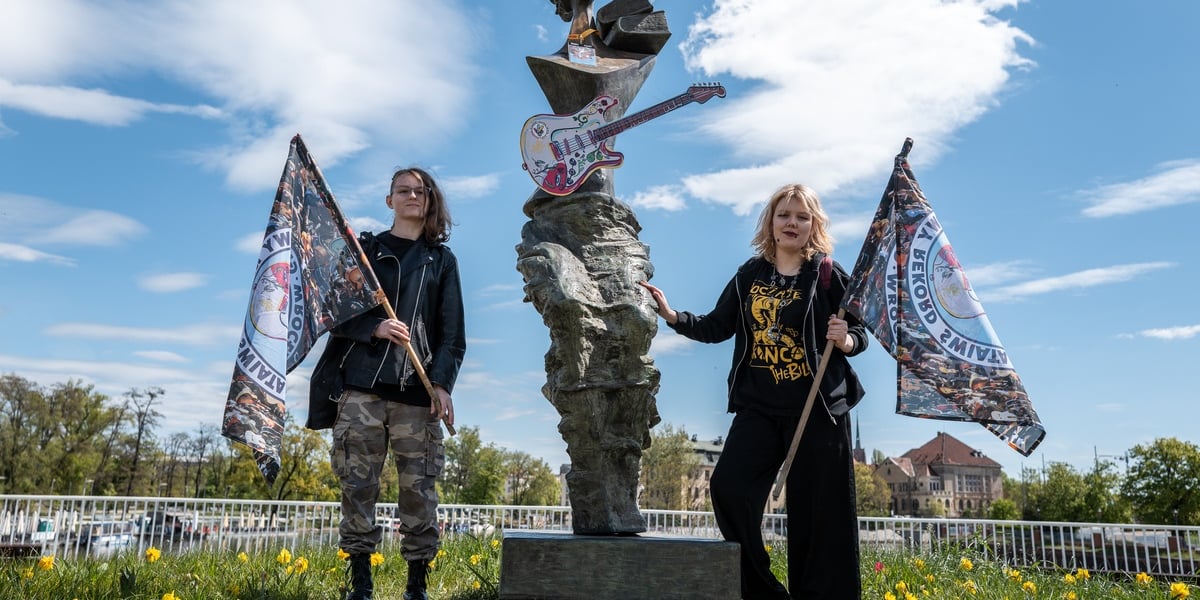 Otwarcie 24. Gitarowego Rekordu Świata. Na zdjęciu przystrojona figura Powodzianki na Mostach Uniwersyteckich