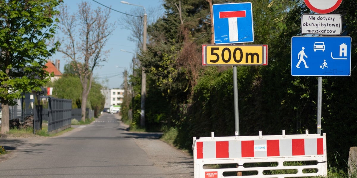 Nowe znaki na Brochowie (tu ulica Boiskowa)