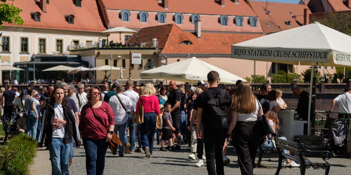 Wrocławianie i turyści podczas majówkowego spaceru