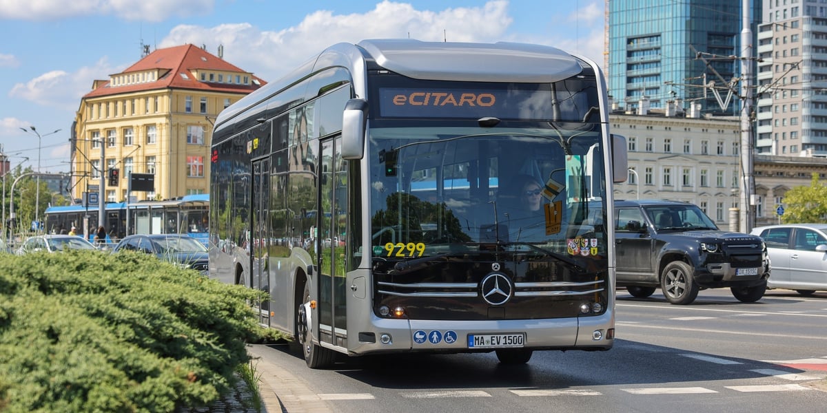 Elektryczny Mercedes eCitaro K. Wydział Transportu UMW zaplanował ponad tydzień testów tego pojazdu – od 20 do 28 maja.