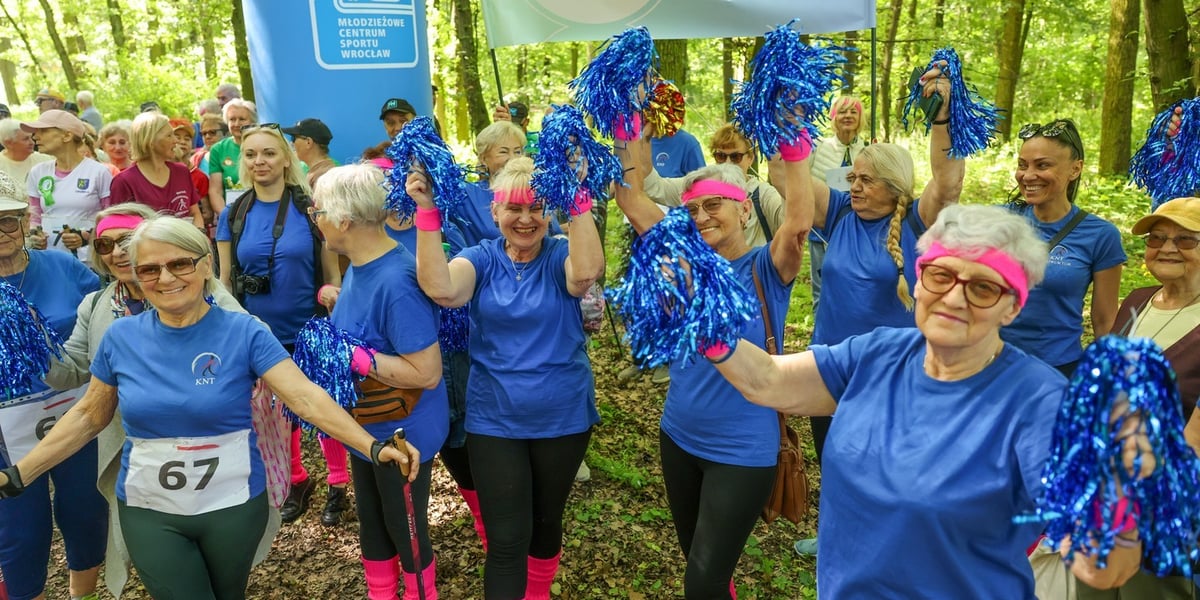 Seniorzy walczyli o puchar w nordic walking