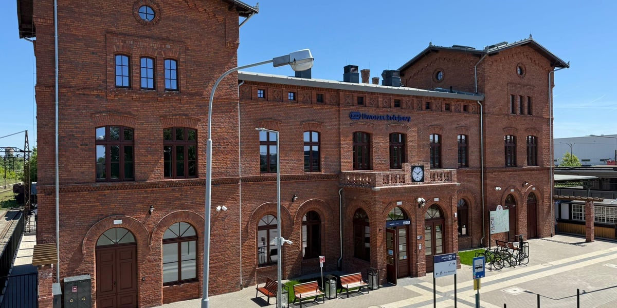 Zabytkowy dworzec w Oleśnicy oficjalnie otwarty po remoncie, 25 maja 2026 r.