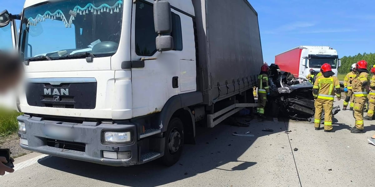 Ciężarówka po wypadku na A4