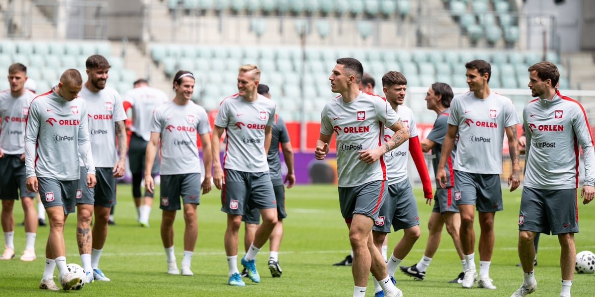 Piłkarze na boisku. Sobotni trening biało-czerwonych  na Tarczyński Arena. W niedzielę mecz z Ukrainą