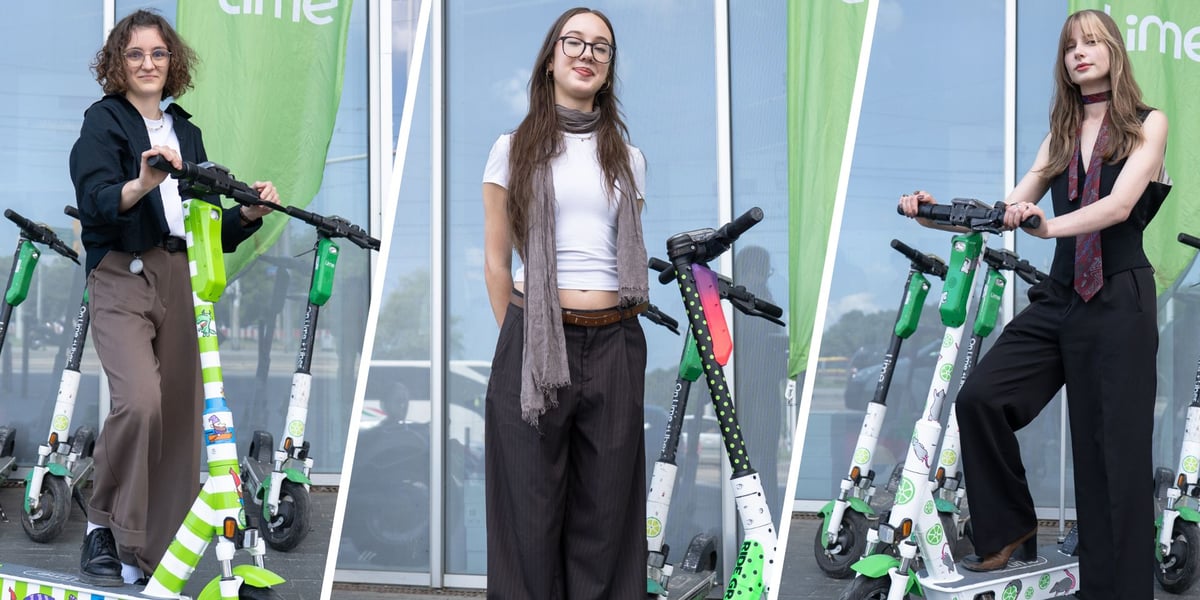 Z hulajnogami przed budynkiem ASP Wrocław stoją (od lewej): Gabriela Opoka, Nikola Lis i Małgorzata Cienki 