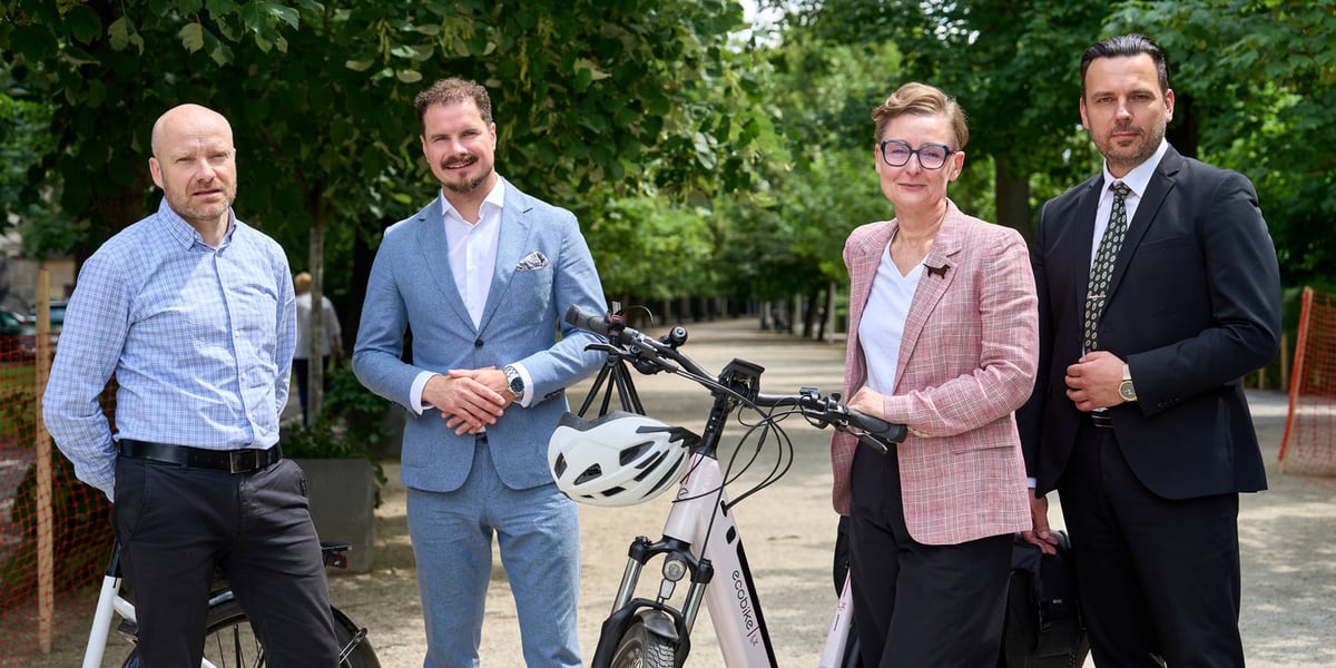 Na zdjęciu od lewej Jacek Mól, dyrektor ZZM, Tomasz Staruchowicz, dyrektor ZDiUM, Monika Kozłowska-Święconek, dyrektor Wydziału Mobilności Miejskiej, Bartosz Nowak, wiceprezes Wrocławskich Inwestycji na Promenadzie Staromiejskiej