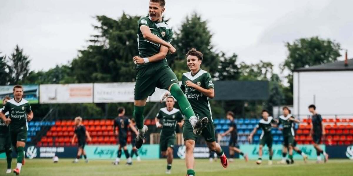 Piłkarze Śląska Wrocław U15 cieszący się ze zdobycia mistrzostwa Polski. Sobota 13.06.2026