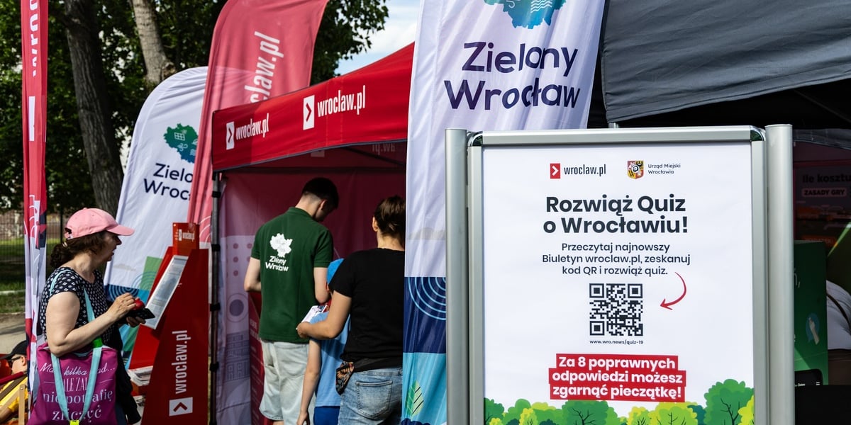 Stoisko MPWiK podczas pikniku. Zdjęcie ilustracyjne