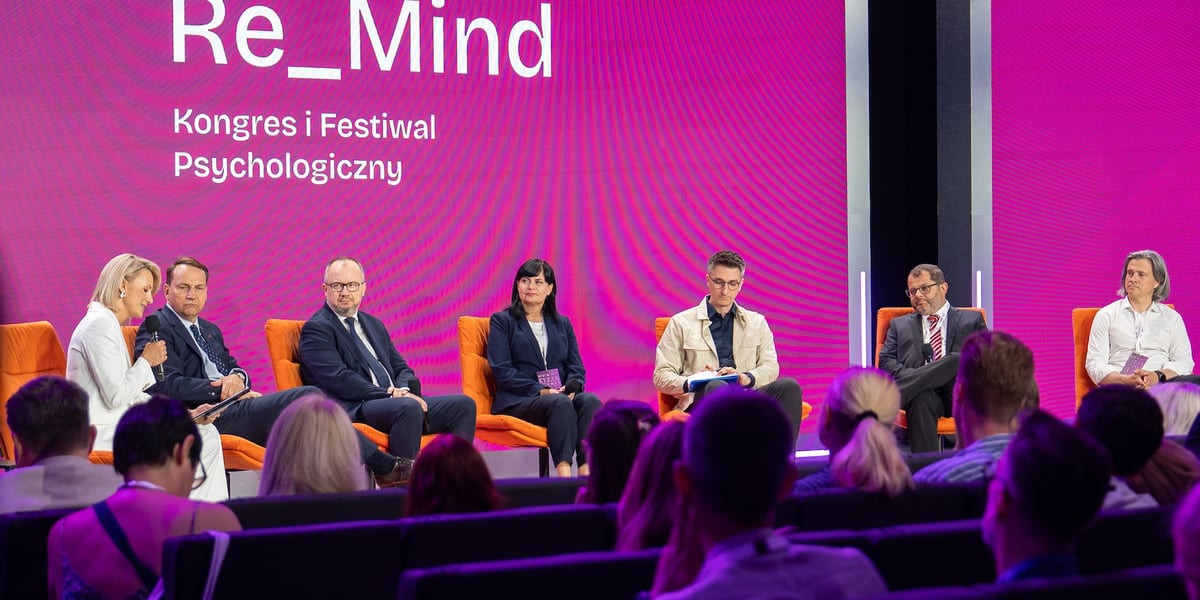 Uczestnicy debaty "Wojna i pokój" rozpoczynającej Kongres i Festiwal Psychologiczny Re_Mind.