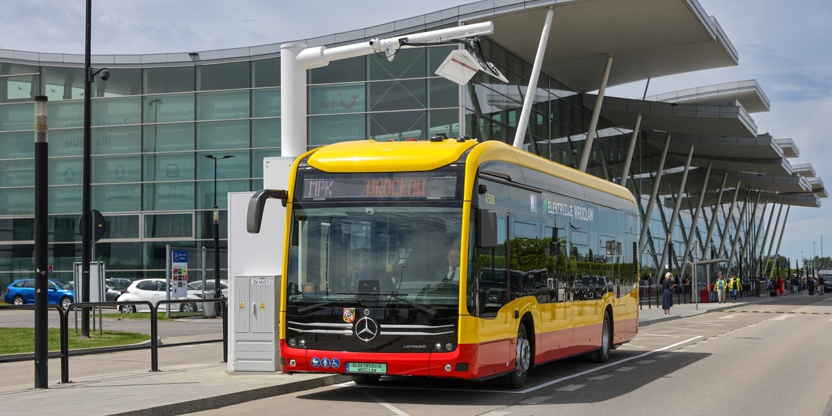 To pierwszy taki Mercedes eCitaro w barwach MPK Wrocław: 12 metrowy, tzw. solo. Do dziś MPK dysponowało jedynie długimi, 18-metrowymi, przegubowymi wersjami tych elektrycznych autobusów