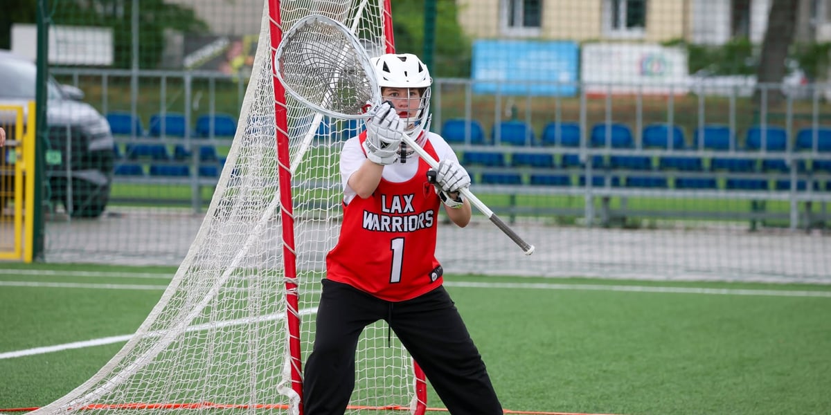 Zawodniczka lacrosse broni bramiki
