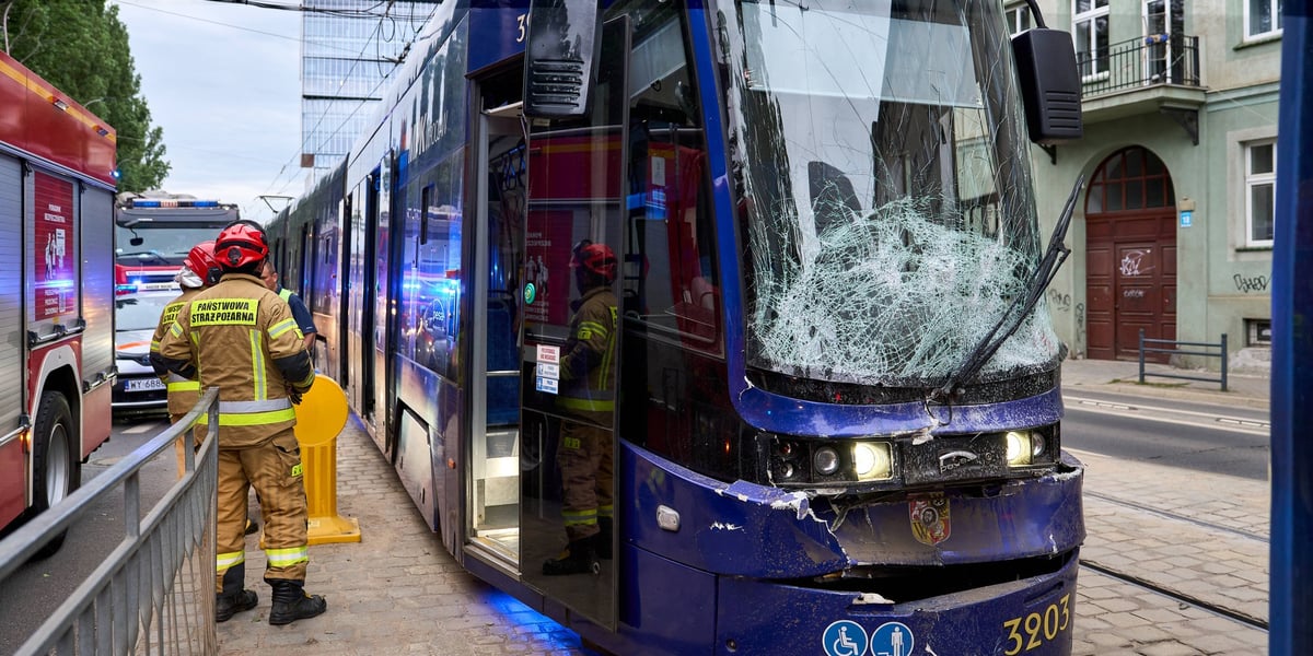 Wypadek dwóch tramwajów na skrzyżowaniu Małachowskiego z Pułaskiego