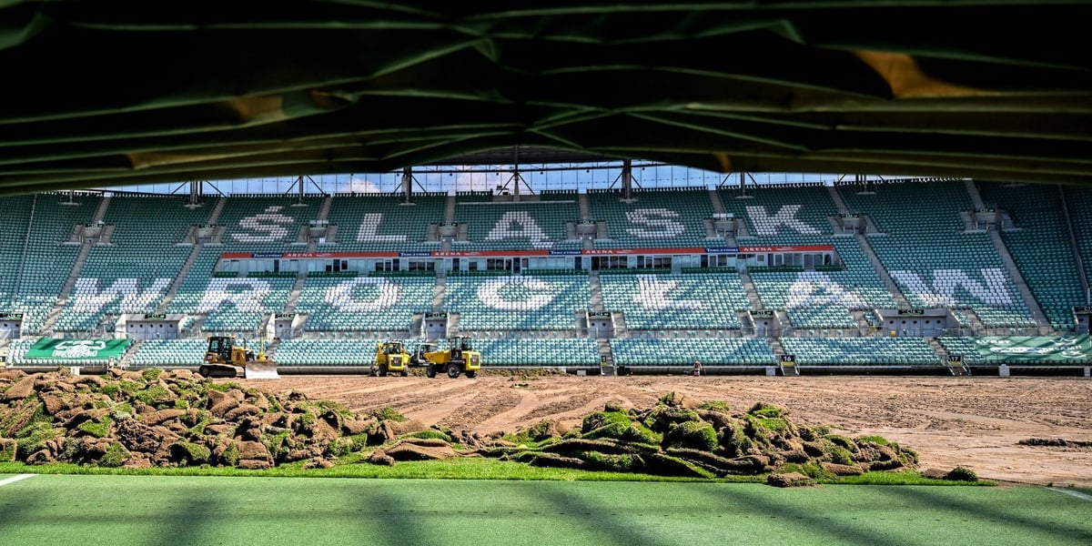 Wymiana murawy na stadionie Tarczyński Arena w ubiegłym roku
