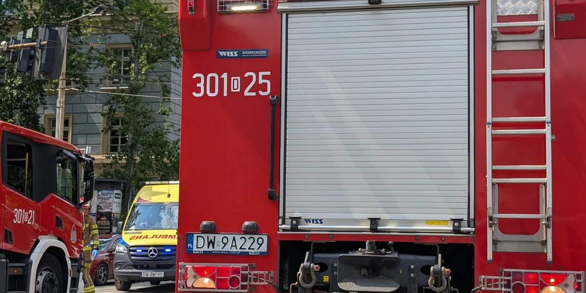 Straż pożarna, pogotowie ratunkowe. Wypadek na skrzyżowaniu Podwale i Sądowej, 18.07.2026