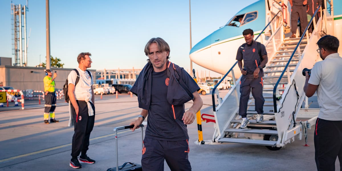 Drużyna AC Milan na wrocławskim lotnisku. Na zdjęciu Luka Modrić