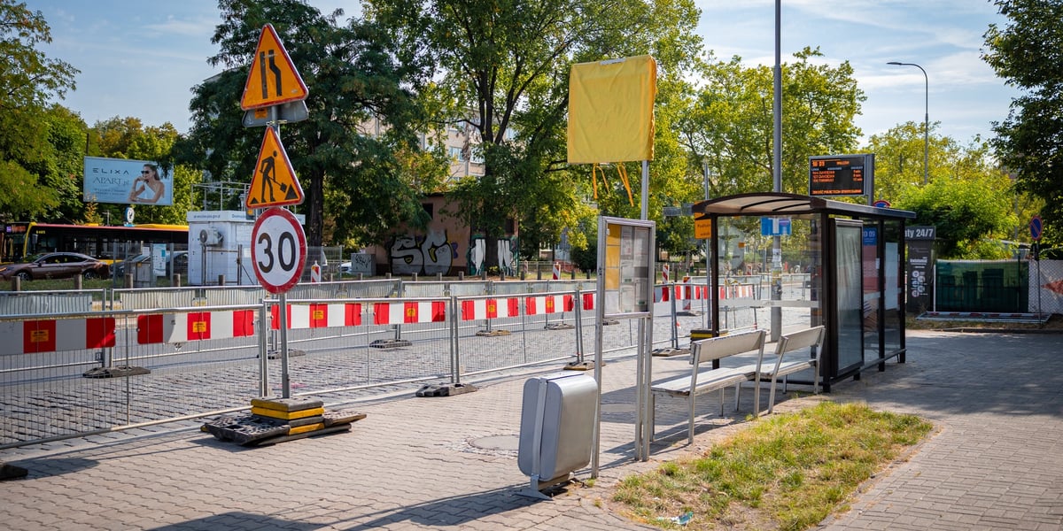 Wyłączony na czas remontu przystanek autobusowy przy skrzyżowaniu ul. Powstańców Śląskich i Al. Wiśniowej.