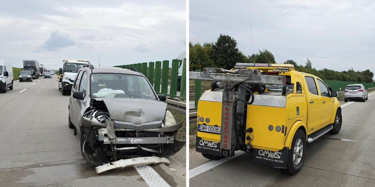 Po lewej stronie widać srebrny samochód marki Toyota z mocno zniszczonym przodem po kolizji na A4. Po prawej stronie: żółty pojazd pomocy drogowej z ramieniem holowniczym, stojący na poboczu. Awaria samochodu na A4