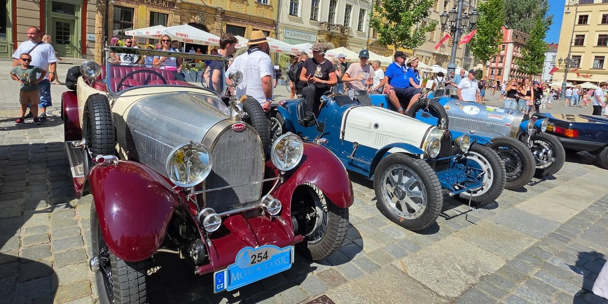 Parada uczestników zlotu MotoClassic Wrocław 2026 dotarła na Rynek, 21.08.2026 r.