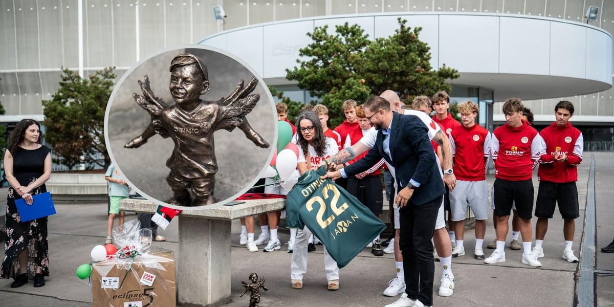 Odsłonięcie figurki Otinia przy Stadionie Tarczyński Arena, 25 sierpnia 2026