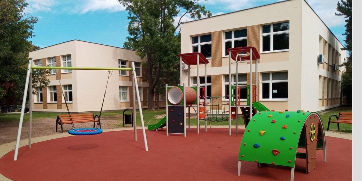Plac zabaw przy Szkoły Podstawowej nr 64