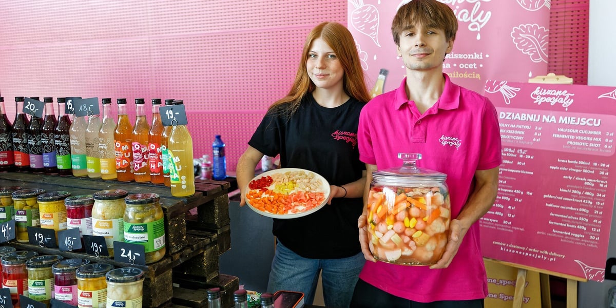 Wystawcy ze swoimi produktami podczas targów „Od pola na wrocławski stół” we Wrocławskim Centrum Kongresowym - 6.09.2026 r.