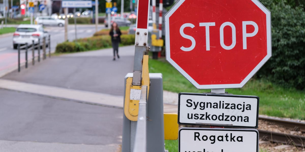 Uszkodzona rogatka na ul. Strzegomskiej