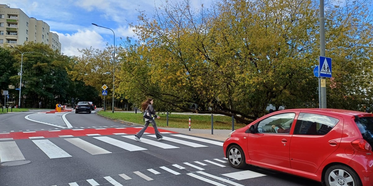 Widok na przejście dla pieszych na wyremontowanym odcinku ul. Szybowcowej, 9 października 2026 r.