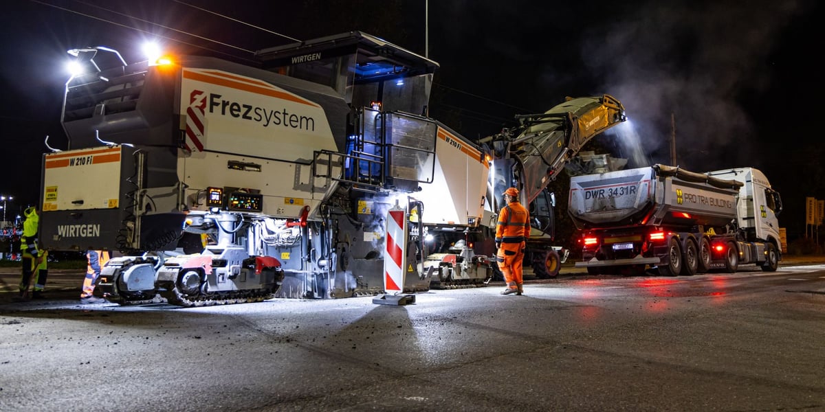 Frezowanie asfaltu na ulicy Karmelkowej 