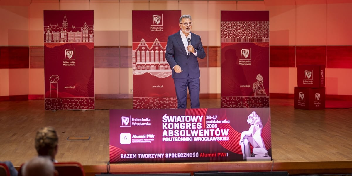 Zbigniew Jagiełło, były prezes PKO Banku Polskiego i współtwórca systemu płatności BLIK, podczas prelekcji na Światowym Kongresie Absolwentów Politechniki Wrocławskiej