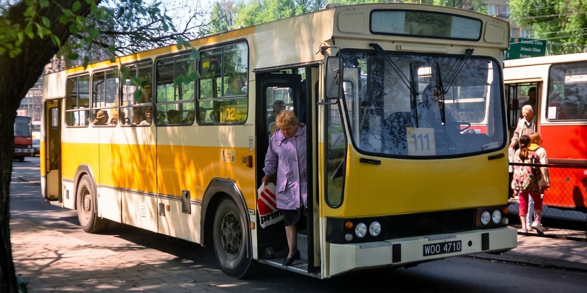 Zdjęcie archiwalne: Jelcz L11 na linii 111 we Wrocławiu w latach 90.