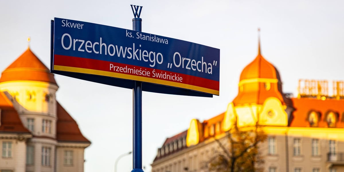 Skwer przy dworcu głównym nosi teraz nazwę im. ks. Stanisława Orzechowskiego „Orzecha”