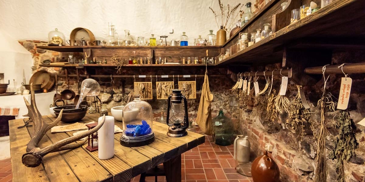 Muzeum Farmacji we Wrocławiu. Pracownia alchemika