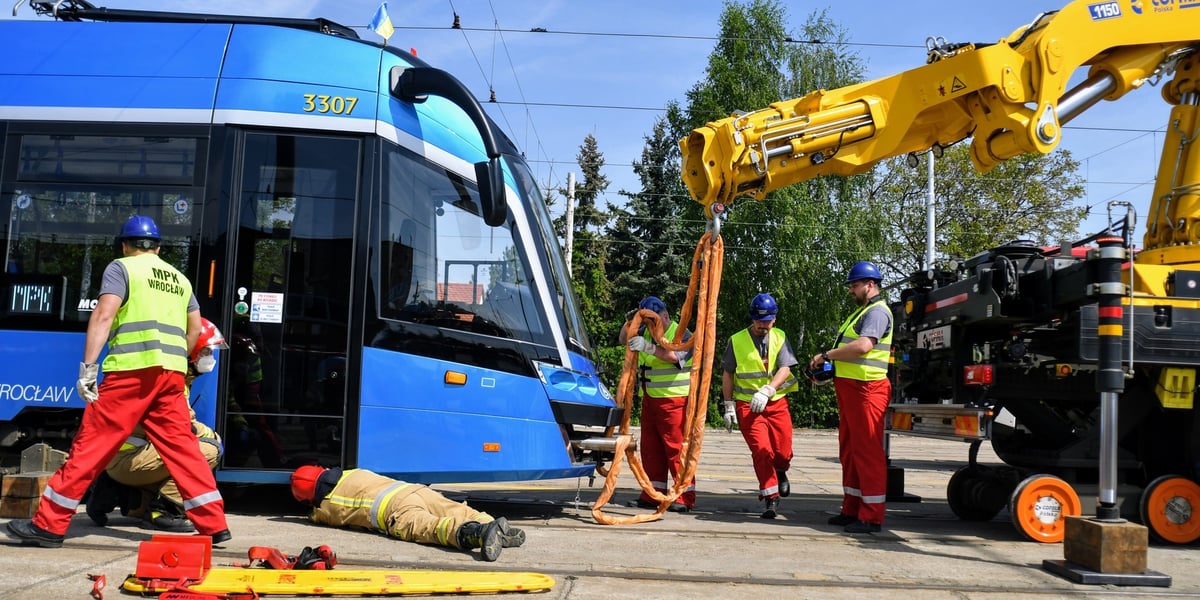 Nowy dźwig wrocławskiego MPK pozwoli jeszcze sprawniej i szybciej ratować osoby, które znajdą się pod kołami tramwaju