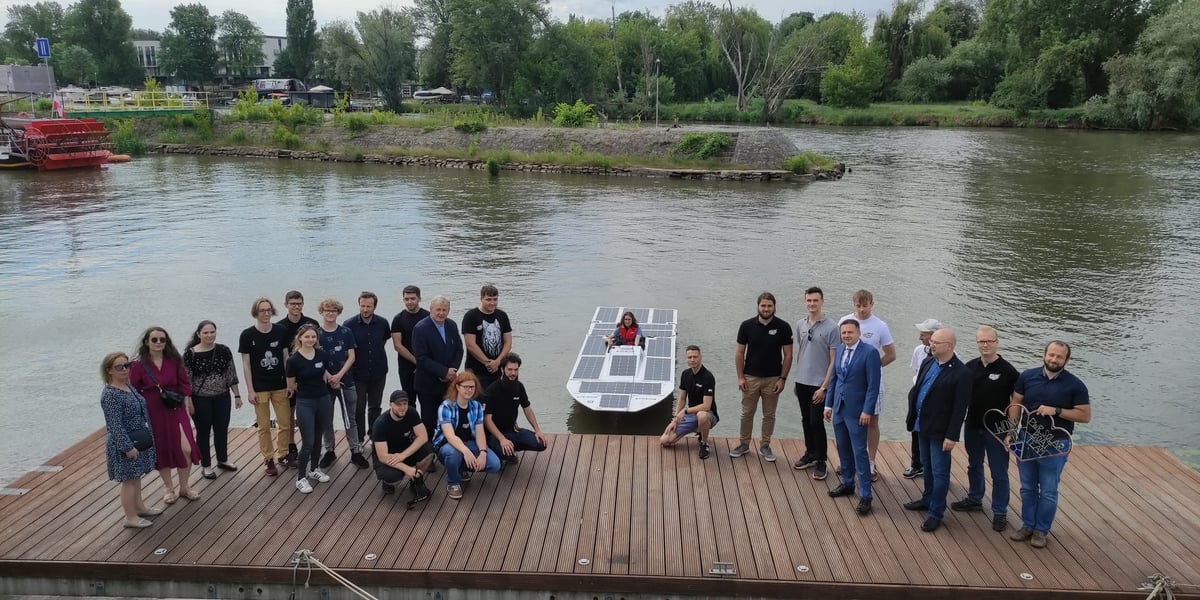 Łódź solarną zaprojektowali i zbudowali studenci PWr Solar Boat Team