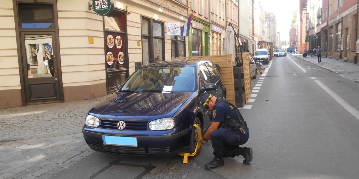 Dzięki wrocławskim "mistrzom parkowania" strażnicy miejscy mają ręce pełne roboty