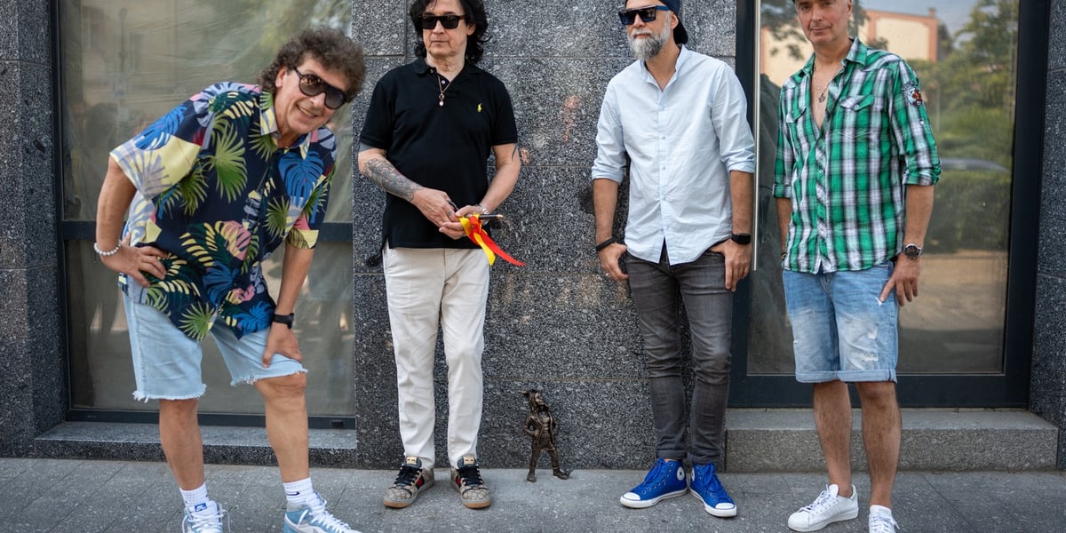 Zespół Lady Pank: z okazji 40-lecia legendy polskiego rocka, w miejscu kultowego Jazz Klubu Rura, odsłonięto krasnala Mała Lady Punk. 