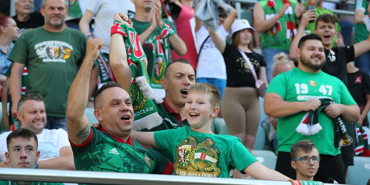 Kibice na meczu WKS Śląsk Wrocław - Pogoń Szczecin, 24 lipca 2022 r., Tarczyński Arena