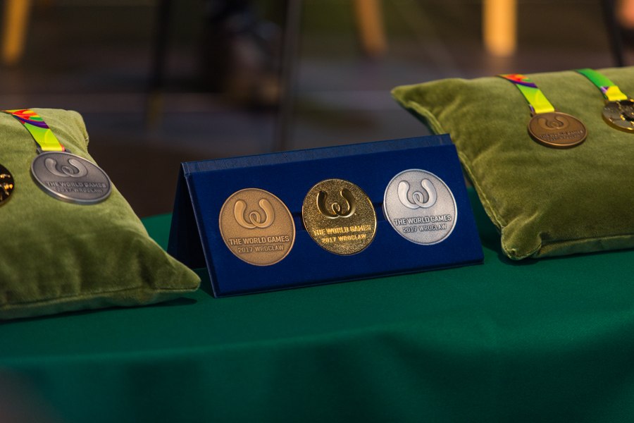 Wręcz medal mistrzom TWG – konkurs