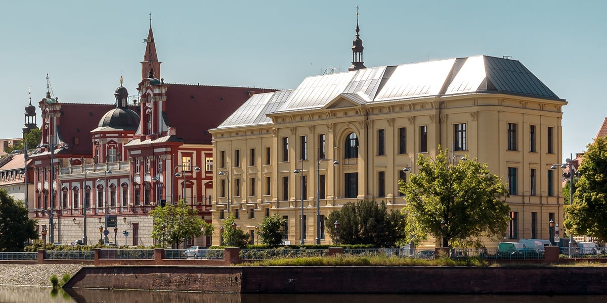 L’UNI swój wyjątkowy charakter zawdzięcza połączeniu zabytkowych elementów z nowoczesną myślą architektoniczną