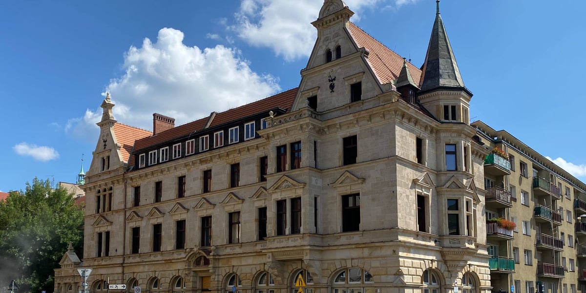 Zabytkowy budynek przy ul. Gepperta 4 w remoncie - sierpień 2022