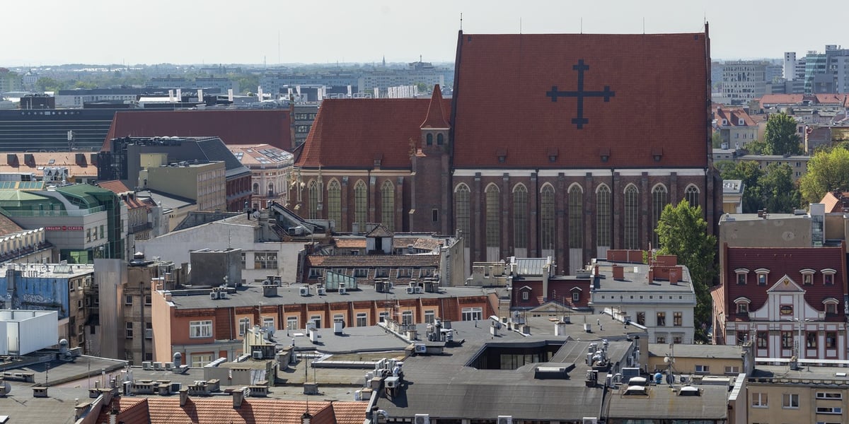 Największy średniowieczny dach w Polsce jest we Wrocławiu, na kościele św. Doroty