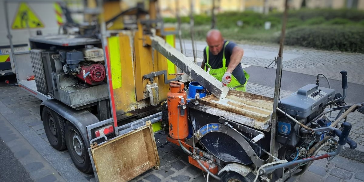Realizacja programu „Bezpieczna droga do szkoły” rozpoczęła się już w połowie sierpnia. Do tej pory odświeżono 40 proc. przejść dla pieszych