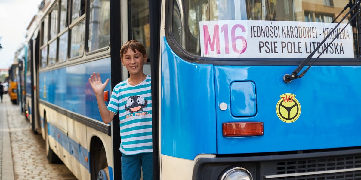 Dzień Otwarty Zajezdni Popowice 2022, zobacz stare aut i tramwaje, parada autobusów
