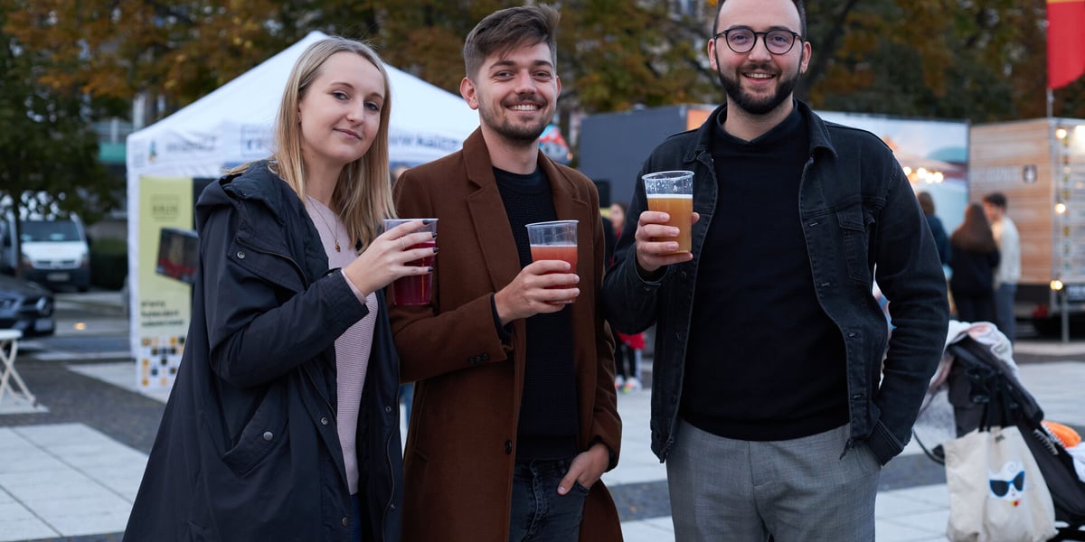 Na zdjęciu uczestnicy Wrocławskiego Oktoberfest 2022 na placu Nowy Targ