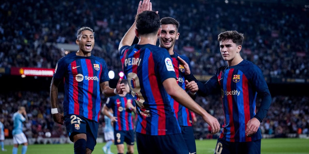 Na zdjęciu radość piłkarzy Barcelony po bramce zdobytej w meczu z Celtą Vigo. FC Barcelona to jeden z najlepszych zespołów na świecie, a do stolicy Katalonii można dolecieć z Wrocławia
