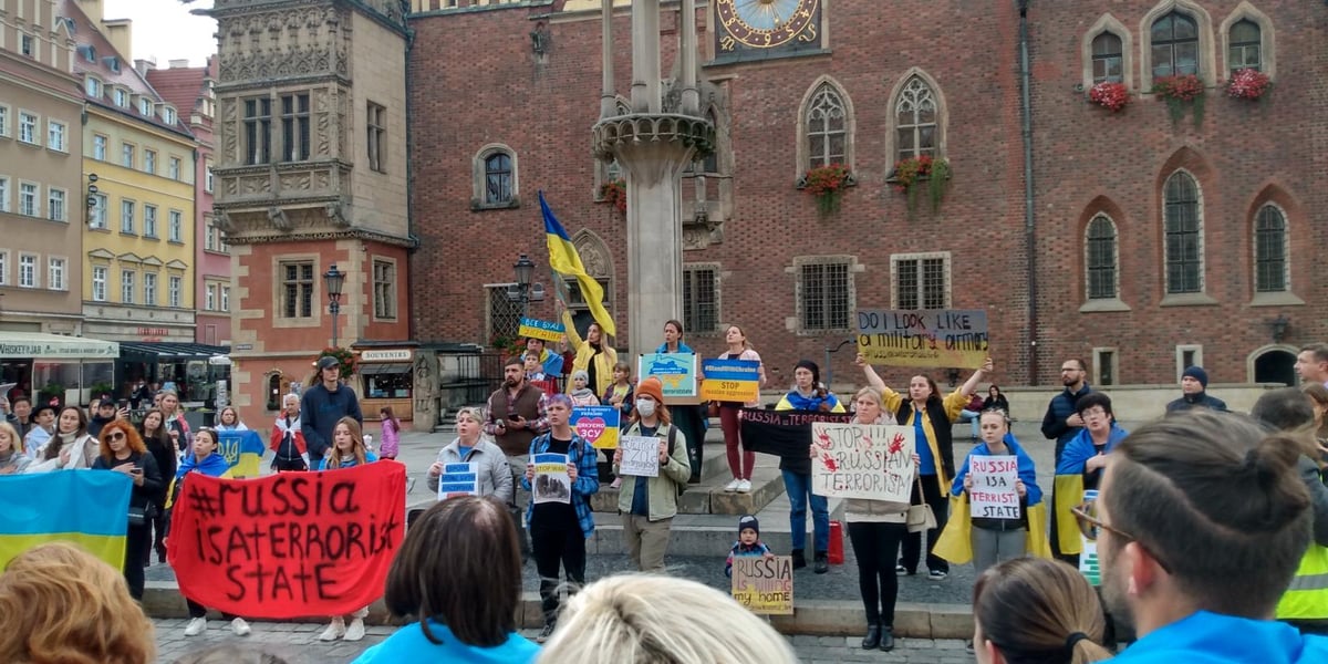 Na zdjęciu demonstracja antywojenna we Wrocławiu z dnia 24 lutego 2022. Zdjęcie ilustracyjne