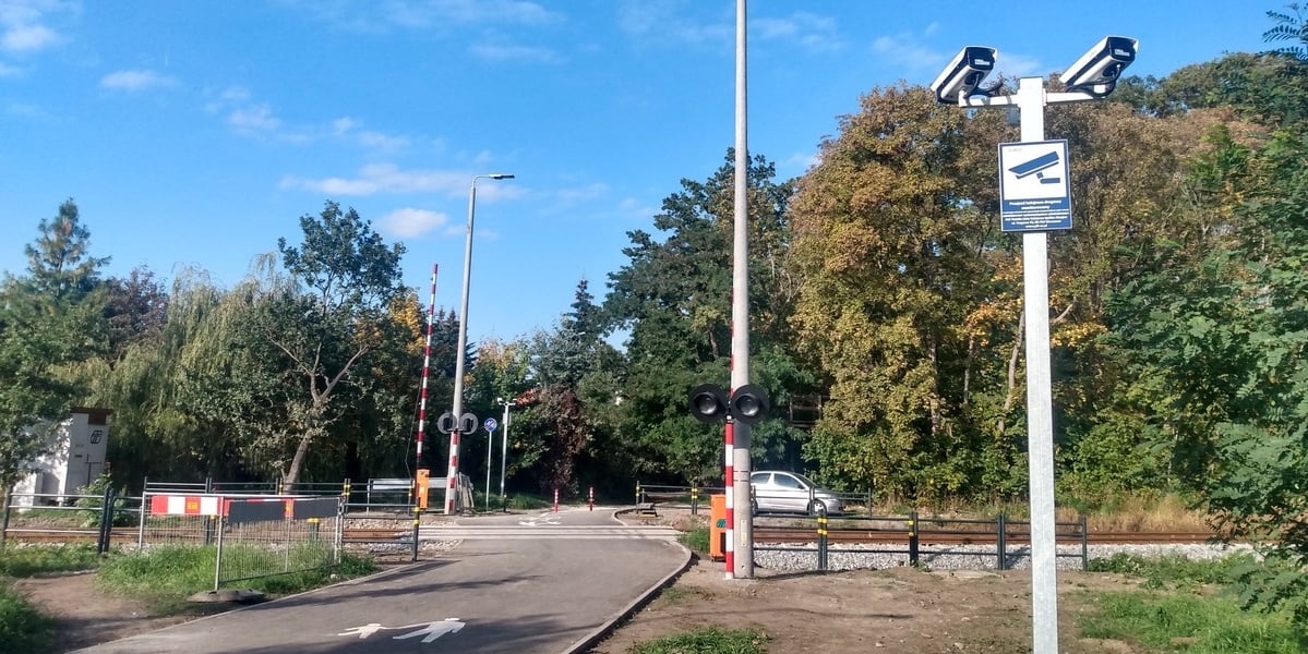 Na zdjęciu otwarte w czwartek (13 października) przejście przez tory w ciągu ul. Agrestowej.