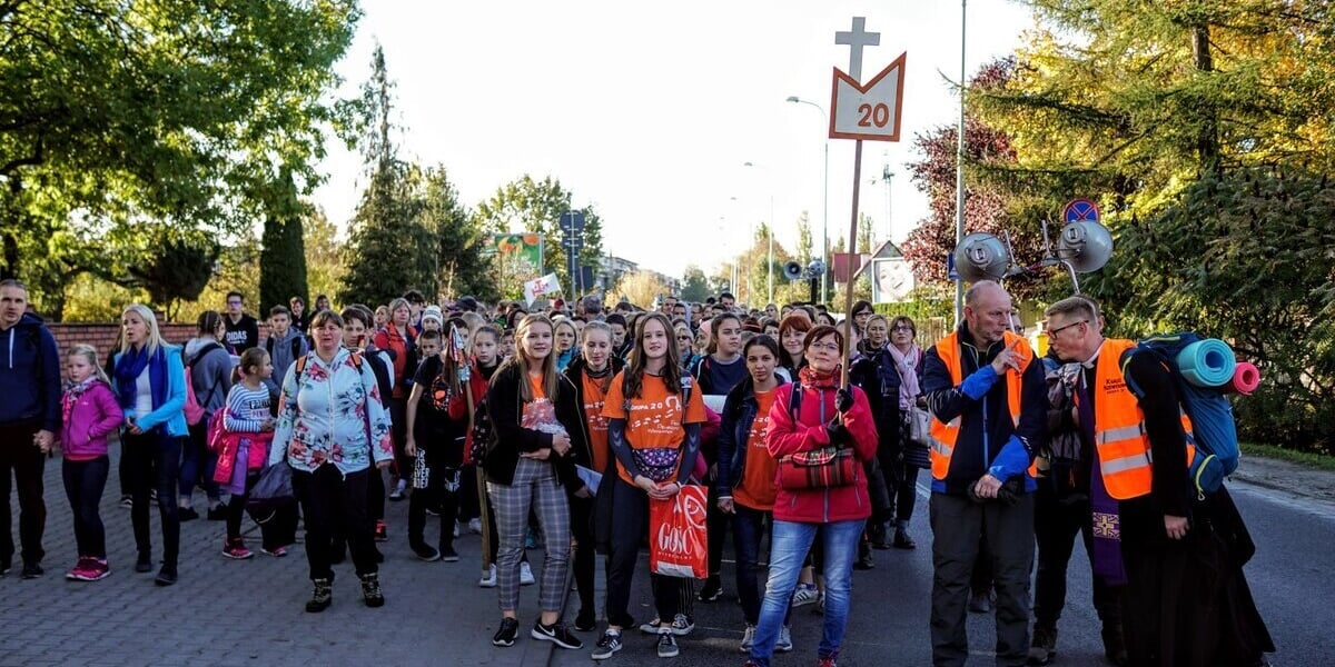 Na zdjęciu uczestnicy Pieszej Pielgrzymki Wrocławskiej