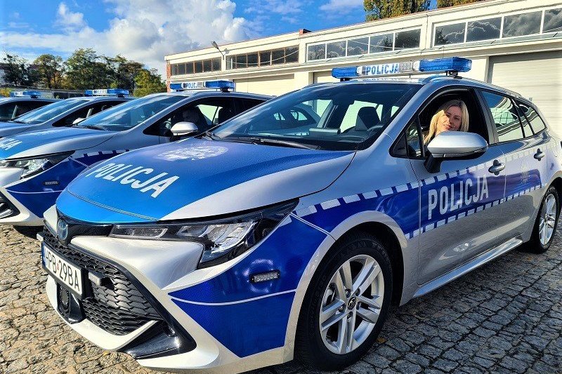 Na zdjęciu nowe radiowozy dolnośląskich policjantów